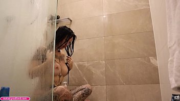 BIG TIT BIG Thick ASS Tattooed Amateur Onlyfans TEEN Behind The Scenes Shower Photo Shoot Twerking Her FAT Ass and Leg Spreading - Melody Radford