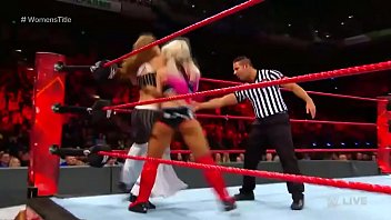 Alexa Bliss vs Mickie James. Raw 2017.