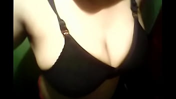 Showing cleavage boobs to bf